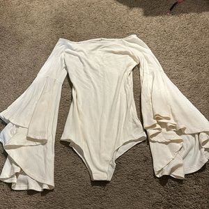 NWT Emma & Sam bell sleeve body suit